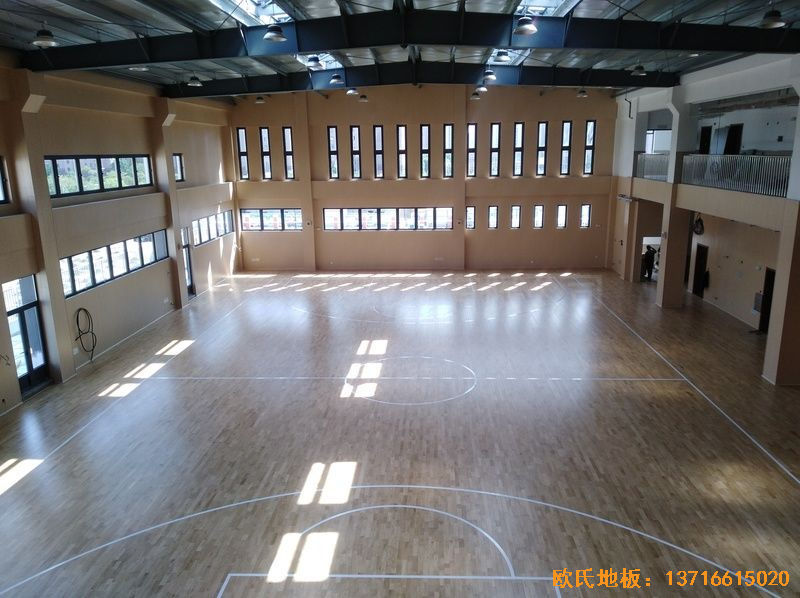 上海嘉定区大居小学体育木地板铺设案例