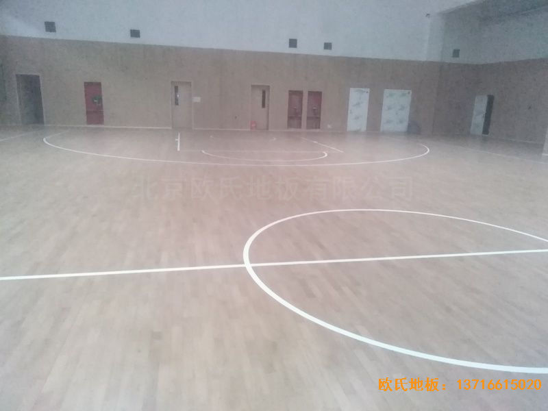 青岛黄岛区滨海街道中心小学体育木地板铺设案例