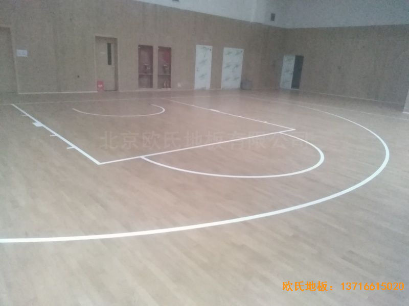 青岛黄岛区滨海街道中心小学体育木地板铺设案例