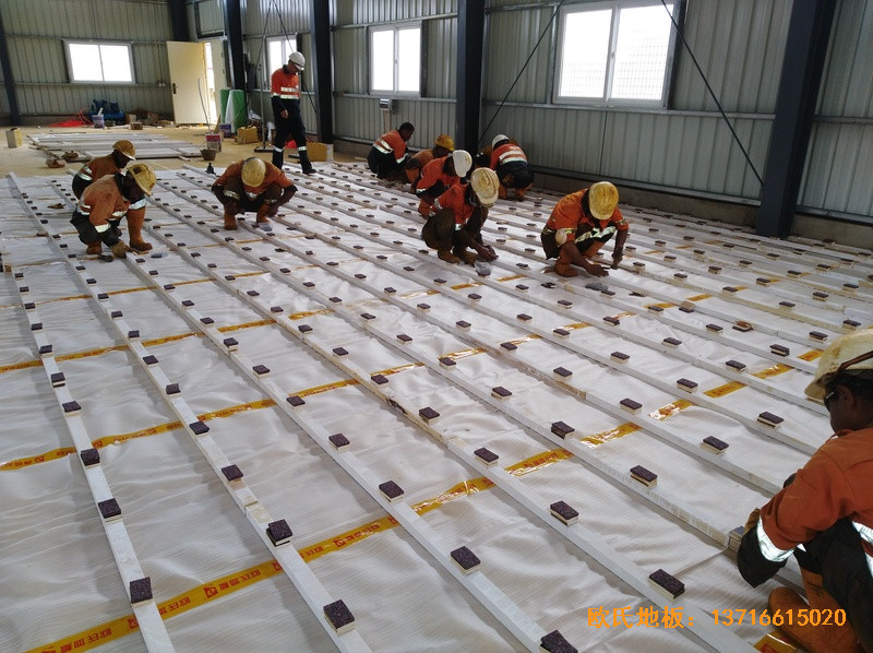 巴布亚新几内亚羽毛球馆体育木地板铺装案例1