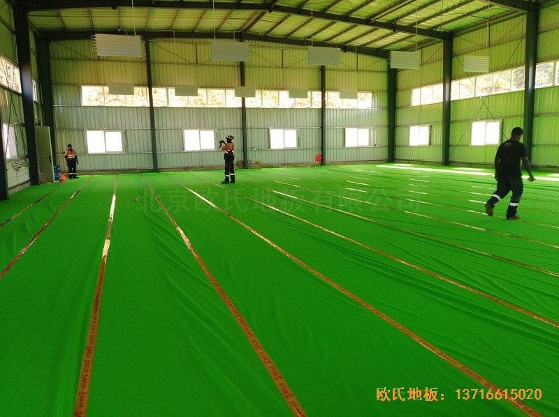 巴布亚新几内亚羽毛球馆体育木地板铺装案例2
