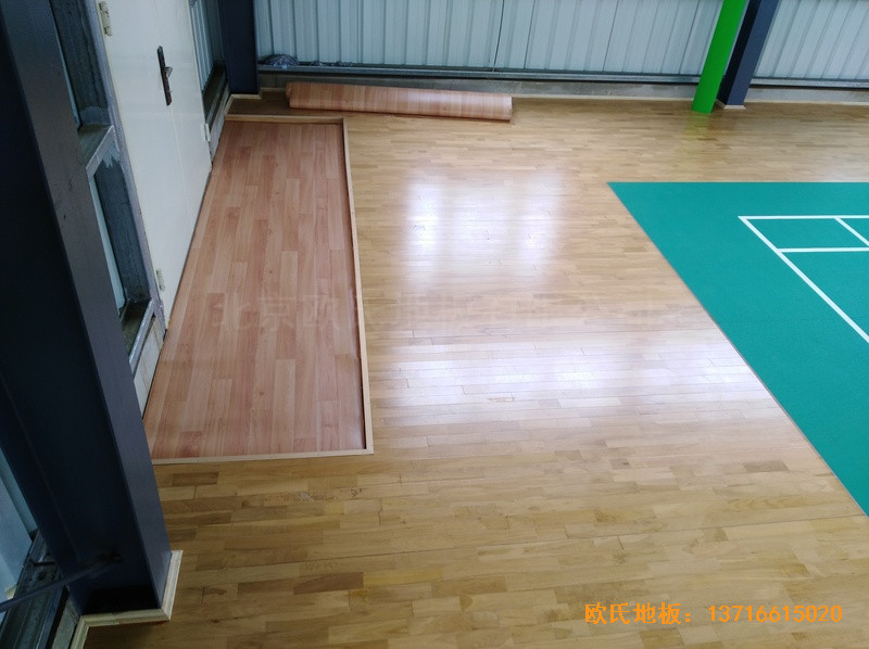 巴布亚新几内亚羽毛球馆体育木地板铺装案例3