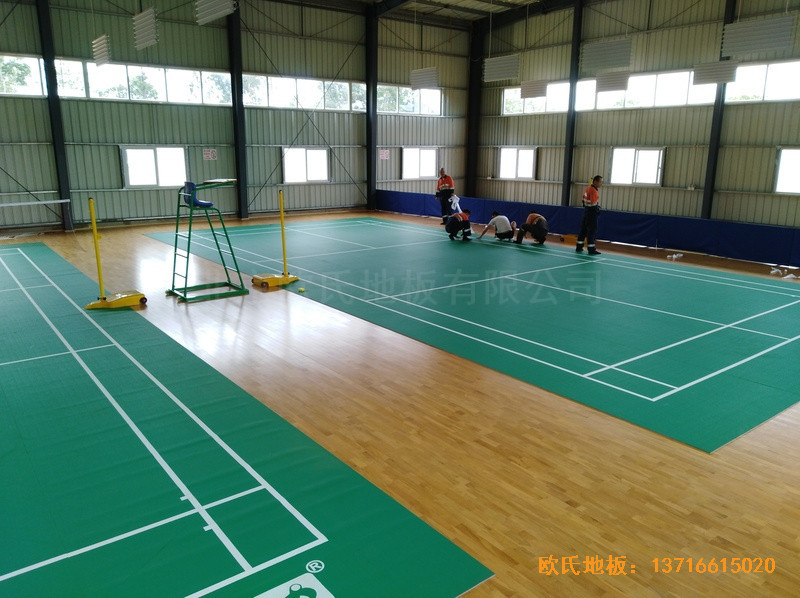 巴布亚新几内亚羽毛球馆体育木地板铺装案例4