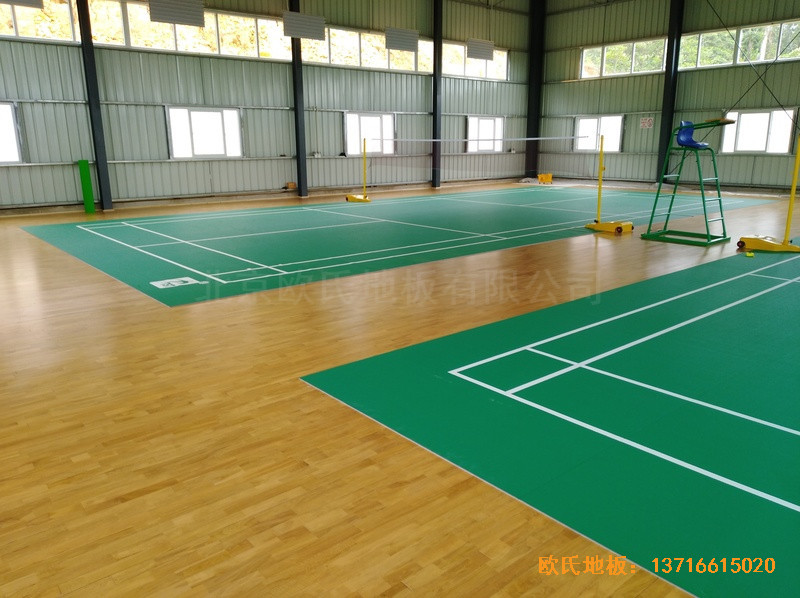 巴布亚新几内亚羽毛球馆体育木地板铺装案例5