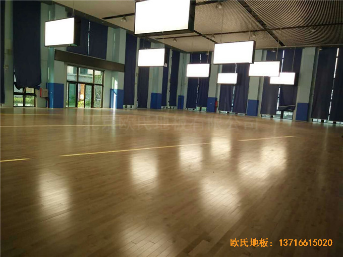 广东珠海市中航花园羽毛球馆体育木地板铺设案例0