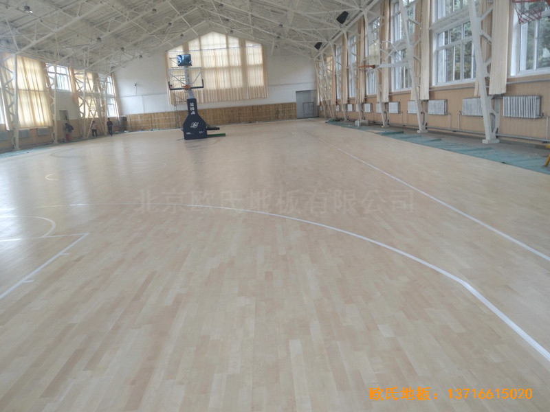 内蒙古呼和浩特赛罕区师范大学体育学院训练馆体育地板安装案例3