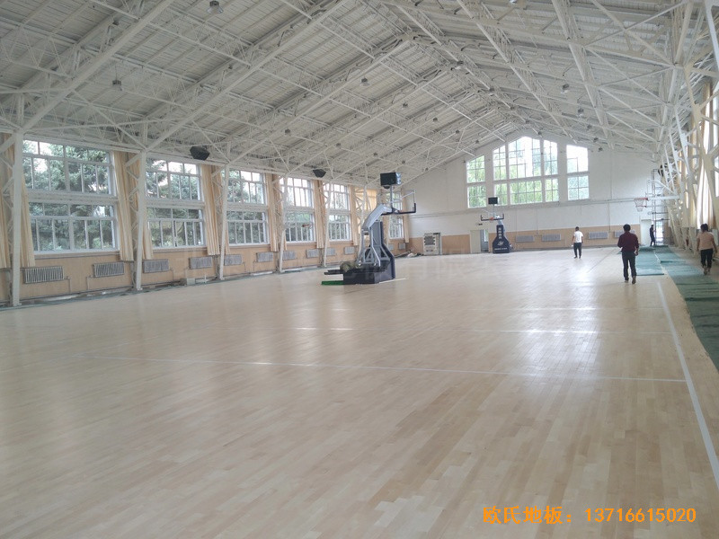 内蒙古呼和浩特赛罕区师范大学体育学院训练馆体育地板安装案例4