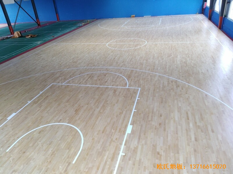 江苏江阴市榜样体育俱乐部体育地板铺设案例0