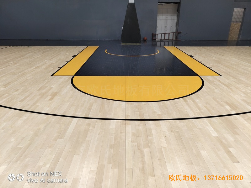 泉州侨乡壹吨篮球场运动地板施工案例1