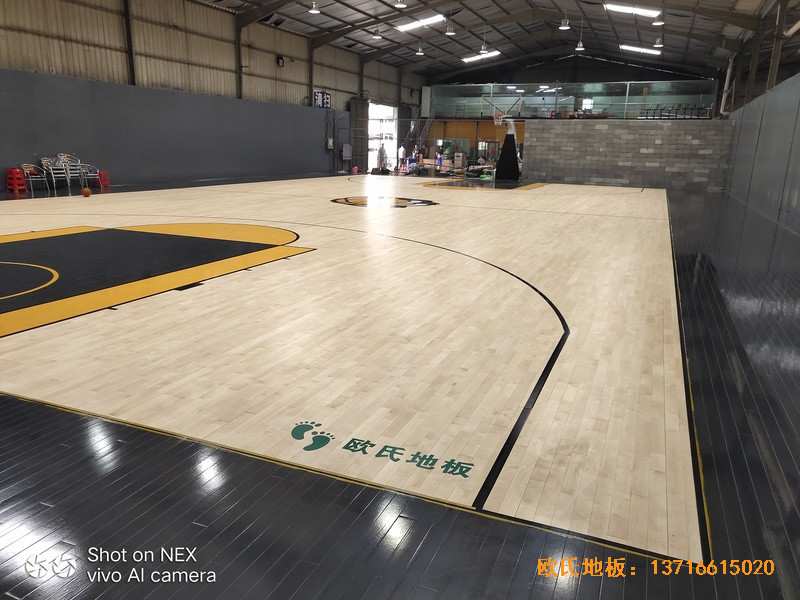 泉州侨乡壹吨篮球场运动地板施工案例2