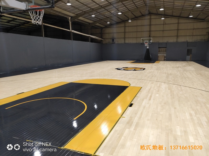 泉州侨乡壹吨篮球场运动地板施工案例4