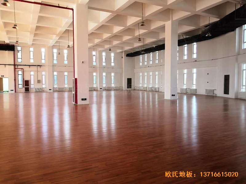北京房山长阳小学篮球训练馆运动地板铺装案例1