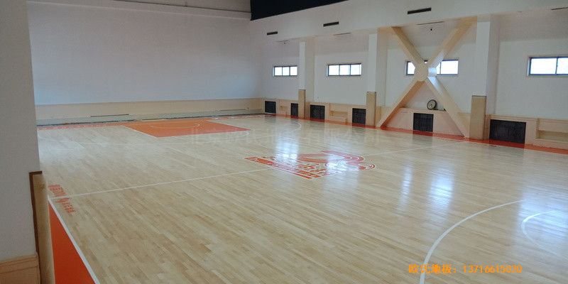 北方温泉会议中心篮球馆体育木地板铺装案例5