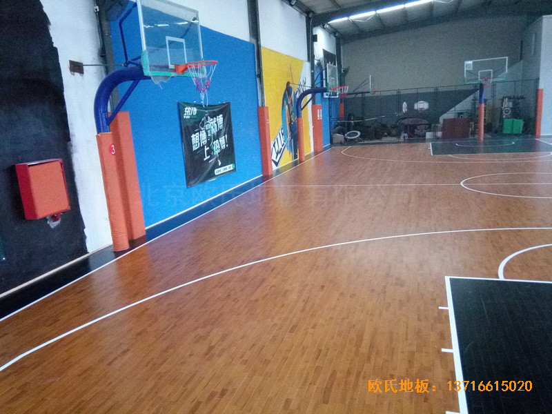 上海闵行kBT蓝球训练馆体育木地板铺装案例4