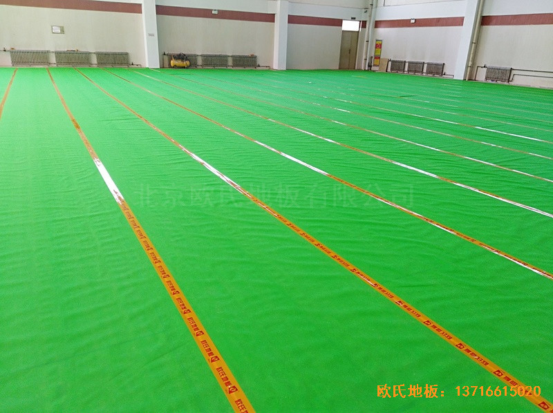 山东淄博工业职业学院篮球馆体育地板铺设案例3