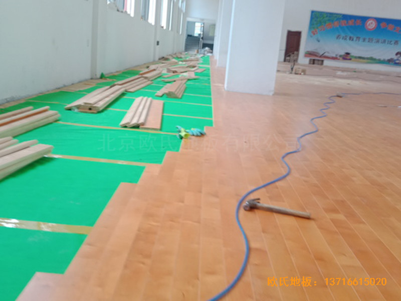 山东菏泽第六实验小学篮球馆体育木地板铺设案例3