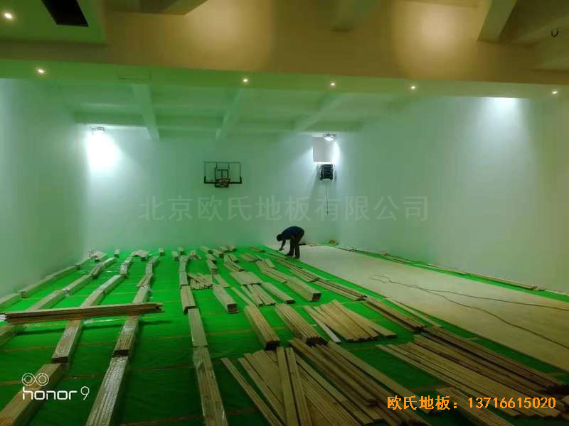 上海闵行西郊庄园2区156号篮球馆体育地板施工案例1