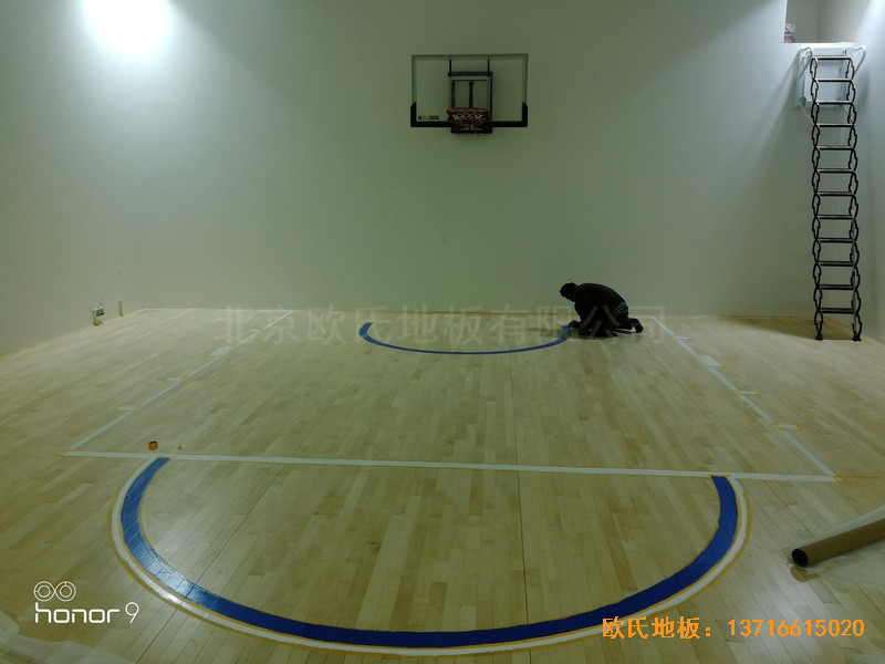上海闵行西郊庄园2区156号篮球馆体育地板施工案例3