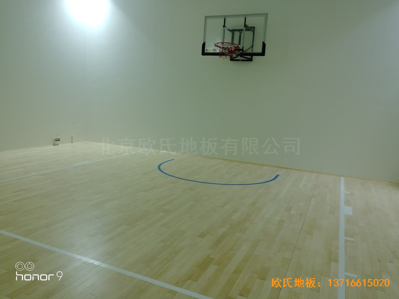 上海闵行西郊庄园2区156号篮球馆体育地板施工案例4