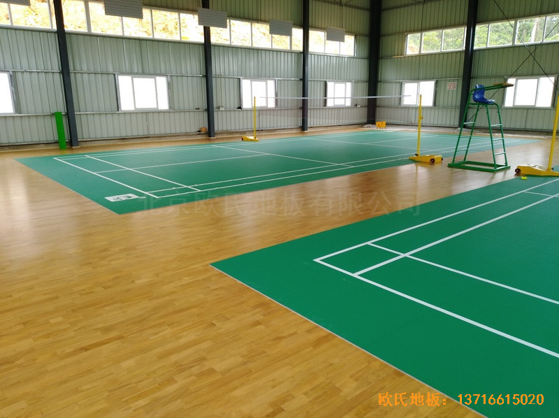 巴布亚新几内亚羽毛球馆运动木地板安装案例5
