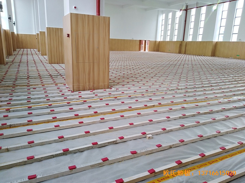 广州南沙区珠江中学篮球馆运动地板施工案例1
