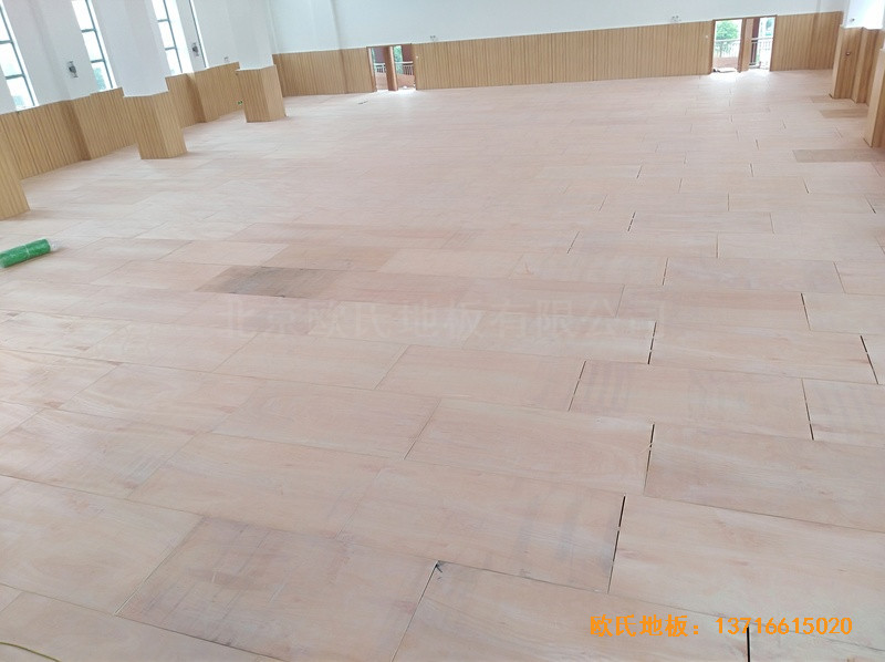 广州南沙区珠江中学篮球馆运动地板施工案例3