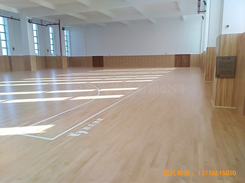 广州南沙区珠江中学篮球馆运动地板施工案例4