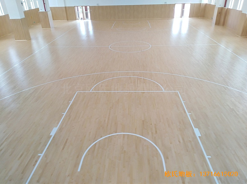广州南沙区珠江中学篮球馆运动地板施工案例5