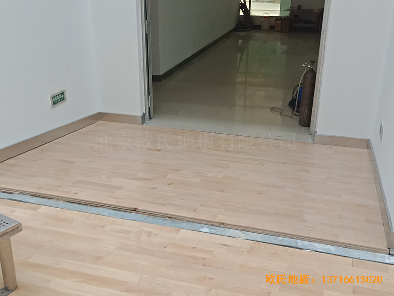 广州外语外贸大学北校区体育馆体育地板铺设案例3