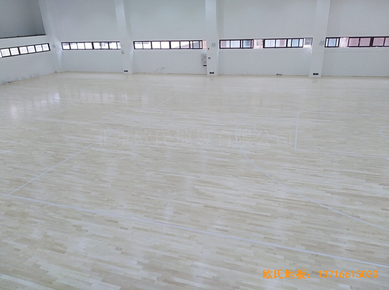 广州金地香山湖小学篮球馆体育木地板施工案例1