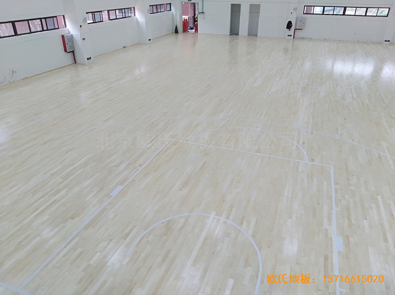 广州金地香山湖小学篮球馆体育木地板施工案例3