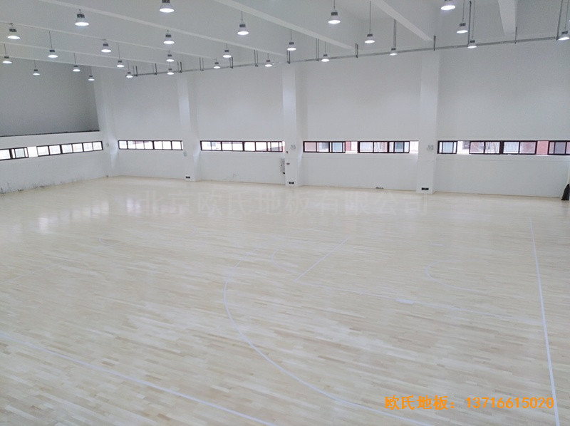 广州金地香山湖小学篮球馆体育木地板施工案例4