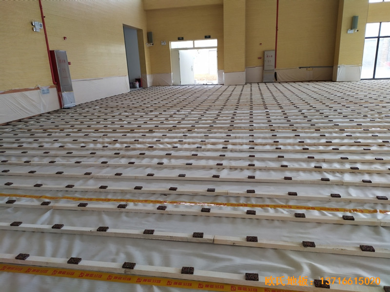 广州黄埔区万樾山小学篮球馆体育地板铺装案例1