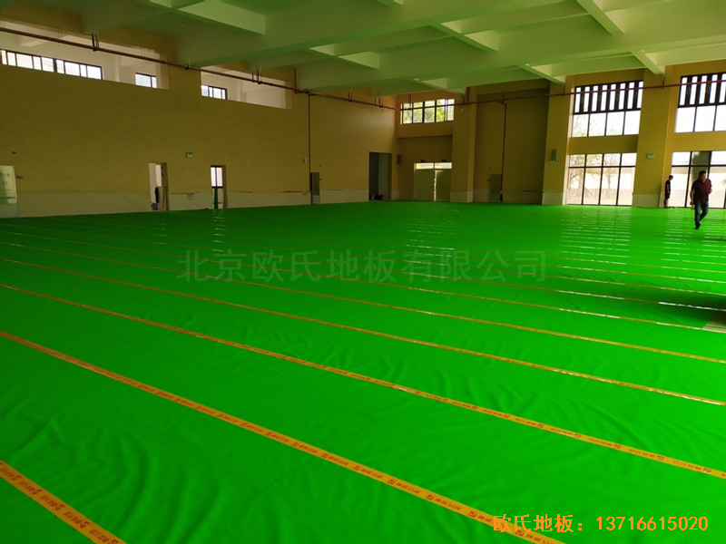 广州黄埔区万樾山小学篮球馆体育地板铺装案例2