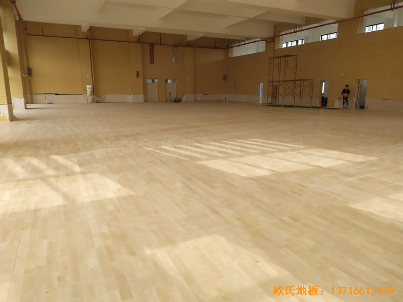 广州黄埔区万樾山小学篮球馆体育地板铺装案例4