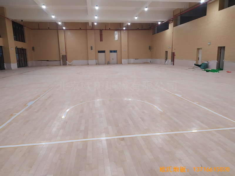 广州黄埔区万樾山小学篮球馆体育地板铺装案例5