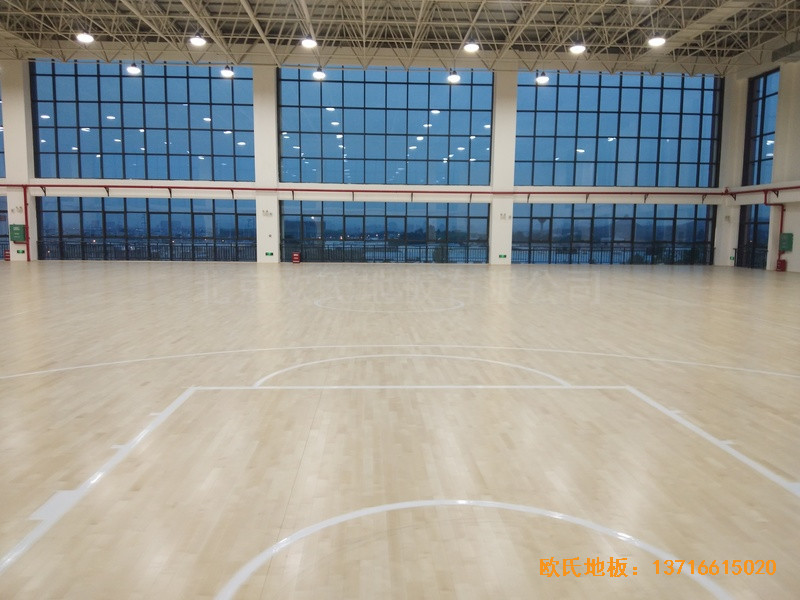 广西高新开发区五菱小区体育馆运动木地板铺设案例1