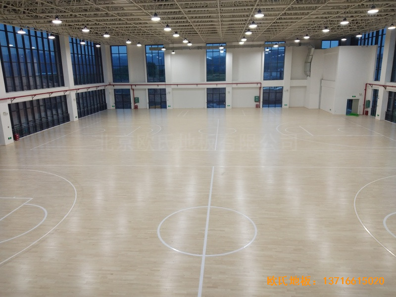 广西高新开发区五菱小区体育馆运动木地板铺设案例3