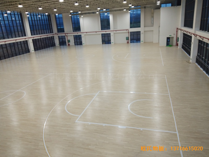广西高新开发区五菱小区体育馆运动木地板铺设案例4