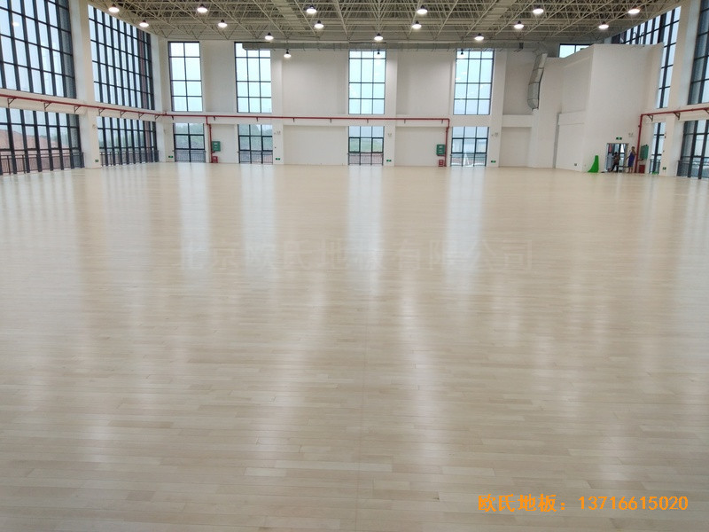广西高新开发区五菱小区体育馆运动木地板铺设案例5