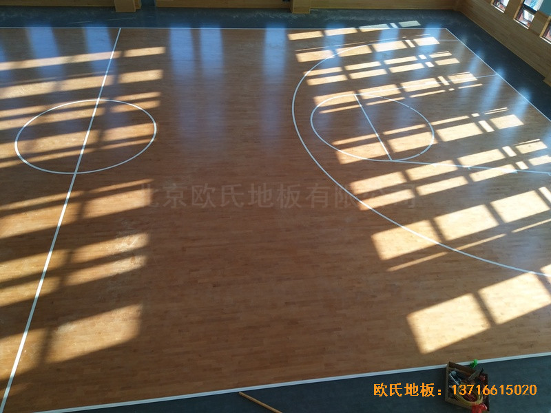 武汉广阜屯小学清江锦城分校篮球馆运动木地板施工案例4