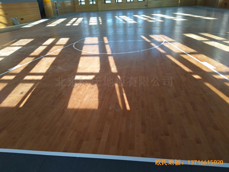 武汉广阜屯小学清江锦城分校篮球馆运动木地板施工案例5