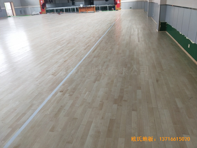 江苏宜兴东域小学篮球馆体育木地板铺设案例2