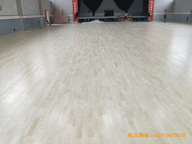 江苏宜兴东域小学篮球馆体育木地板铺设案例4