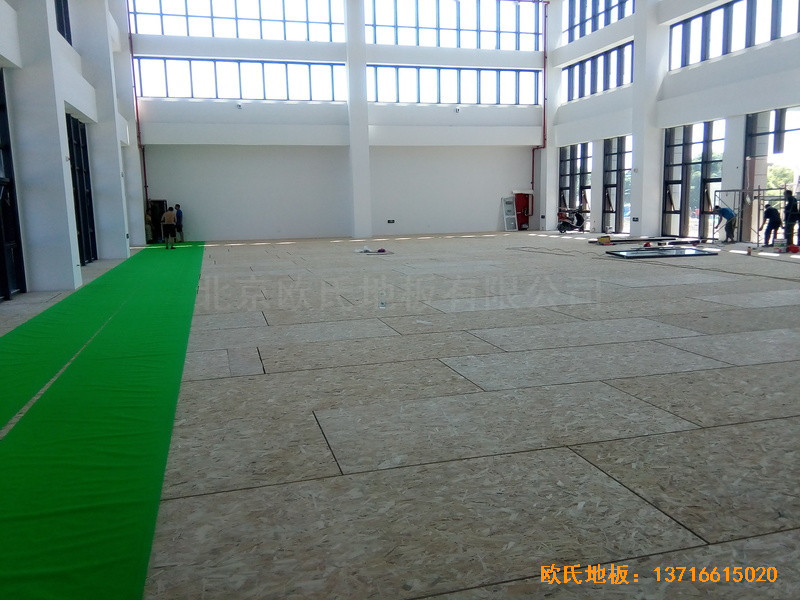 江苏常卅市都市科技园篮球馆运动木地板铺装案例2