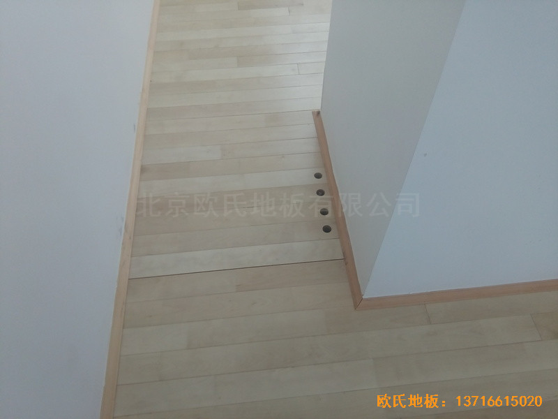 江苏常卅市都市科技园篮球馆运动木地板铺装案例4