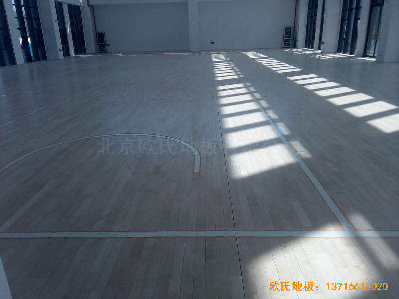 江苏常卅市都市科技园篮球馆运动木地板铺装案例5