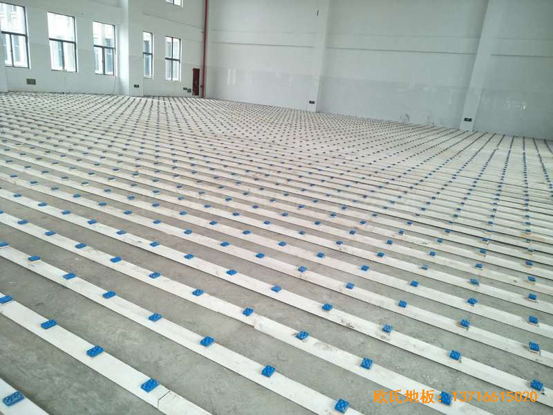 江苏泰州市泰兴济川小学篮球馆体育地板铺装案例1