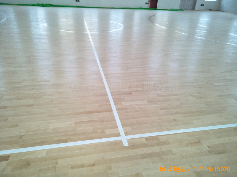 江苏泰州市泰兴济川小学篮球馆体育地板铺装案例4