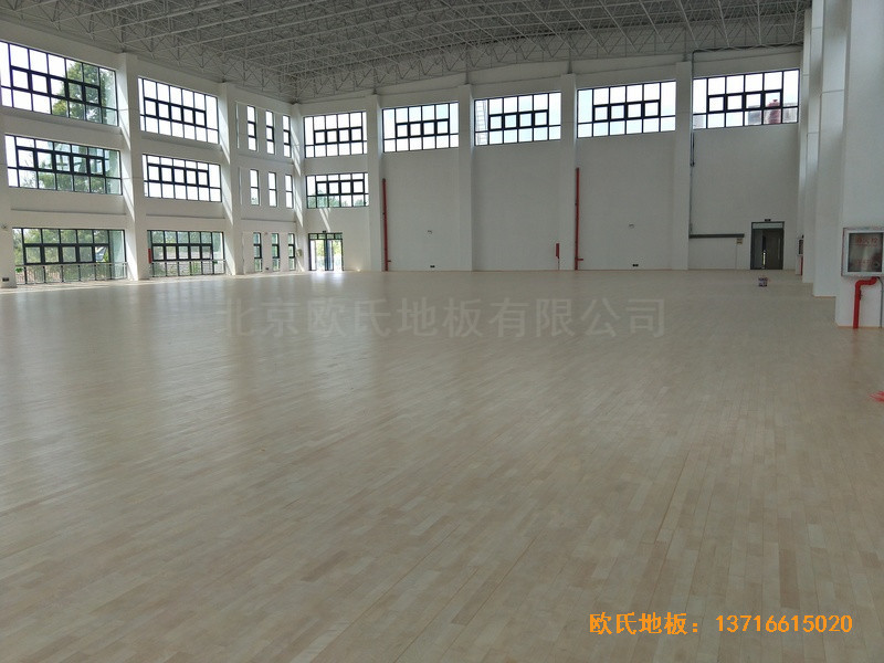 江苏第二中学篮球馆体育木地板铺装案例3